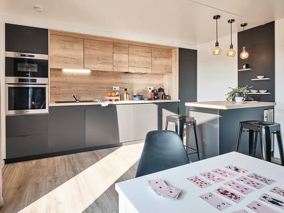 domaine-le-hameau-du-lac-habitation-legere-de-loisirs-modele-kubio-logis-de-montaigu-cuisine