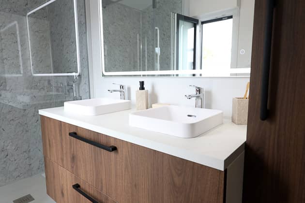 domaine-le-hameau-du-lac-modele-cistebois-salles-d-eau-et-wc