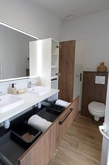 domaine-le-hameau-du-lac-modele-cistebois-salles-d-eau-et-wc-2