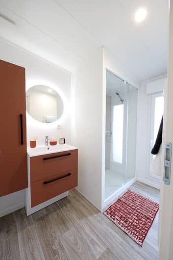 domaine-le-hameau-du-lac-modele-cistebois-salles-d-eau-et-wc-6